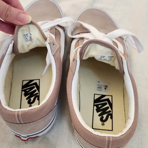 Like New - Vans Old Skool Shoe  - Size 5.5 - Picture 15 of 15